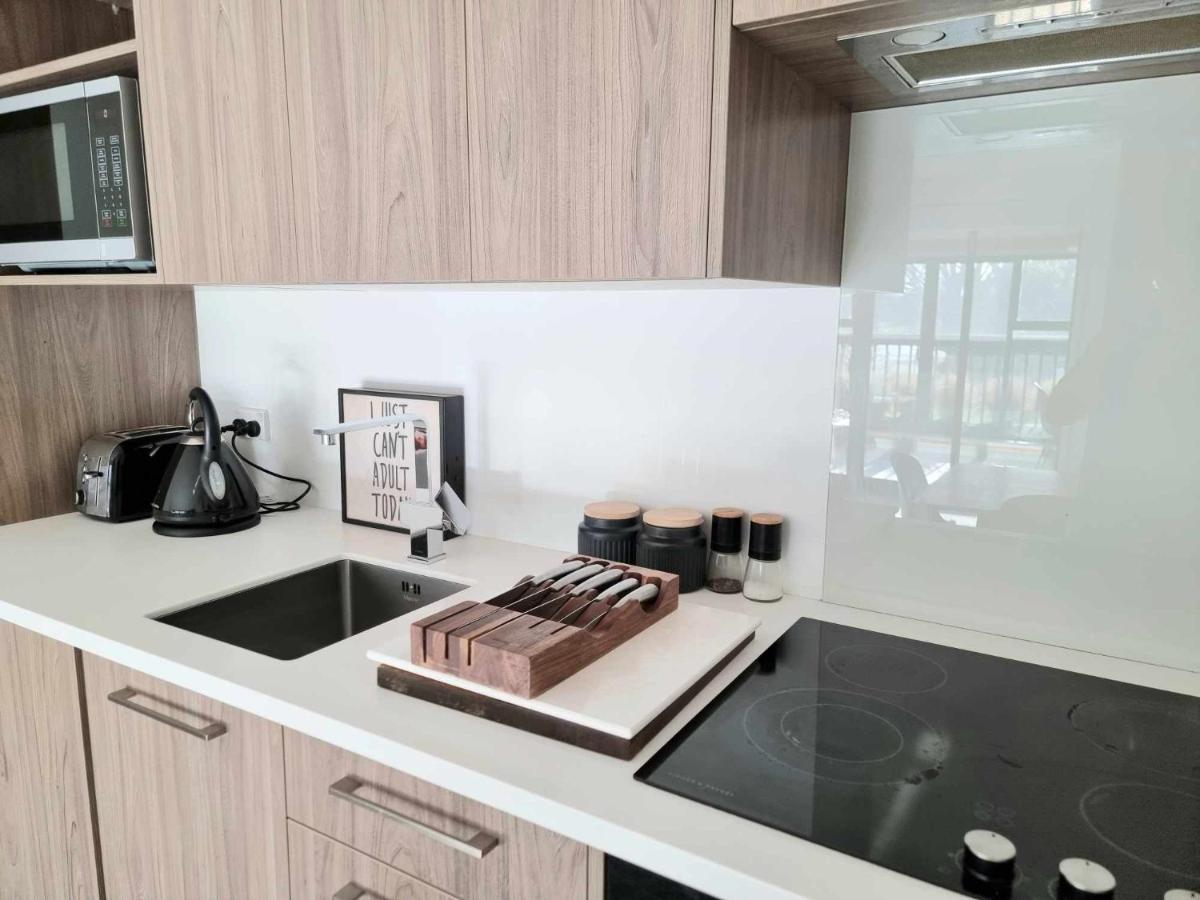 Modern 1 Bedroom Apartment Across From Hagley Park 크라이스트처치 외부 사진