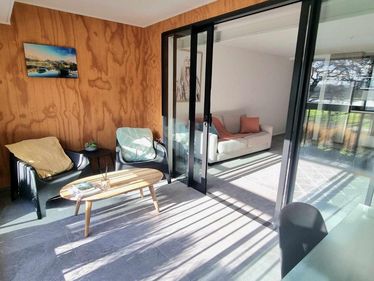 Modern 1 Bedroom Apartment Across From Hagley Park 크라이스트처치 외부 사진